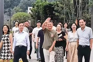 文班亚马：我喜欢字母哥的比赛方式 他总是能打出侵略性